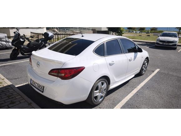 Sahibinden Opel Astra 1.6 Edition 2014 Model  110.000 km Beyaz