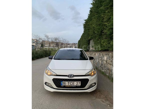 İ Hyundai i20 1.4 CRDi Jump 2017 Model  186.000 km Beyaz