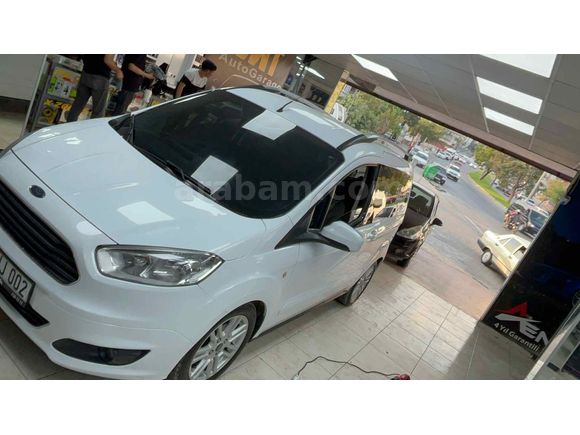 Sahibinden Ford Tourneo Courier 1.5 TDCi Titanium 2018 Model 