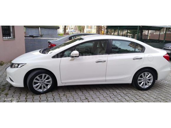 2012 model Honda Civic 1.6i VTEC Premium