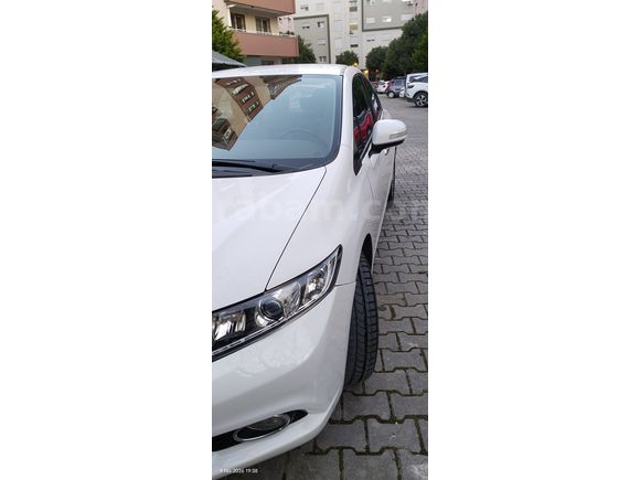 2012 model Honda Civic 1.6i VTEC Premium