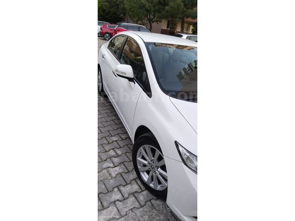 2012 model Honda Civic 1.6i VTEC Premium