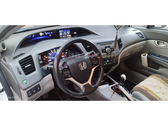 2012 model Honda Civic 1.6i VTEC Premium