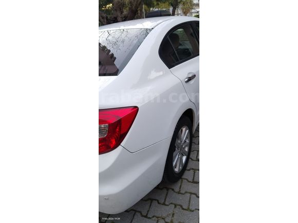 2012 model Honda Civic 1.6i VTEC Premium