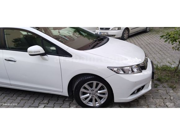 2012 model Honda Civic 1.6i VTEC Premium