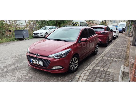 Sahibinden Hyundai i20 1.4 CRDi Style 2016 CAM TAVAN 170.000 km Kırmızı