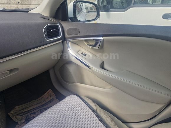 Sahibinden Volvo V40 1.6 D Advance 2013 Model