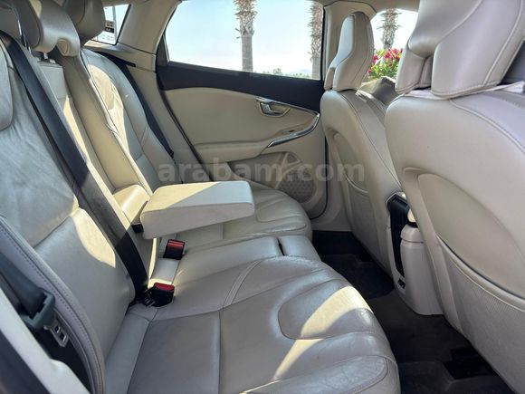 Sahibinden Volvo V40 1.6 D2 Advance 2013 Model