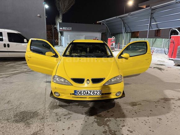 Sıfır muayene. Renault Megane 1.6 Coupe RXI 2000 Model 