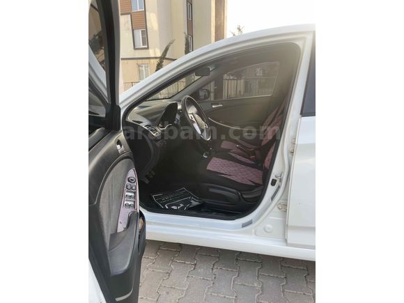 Sahibinden Hyundai Accent Blue 1.4 CVVT Mode Plus 2013 Model 