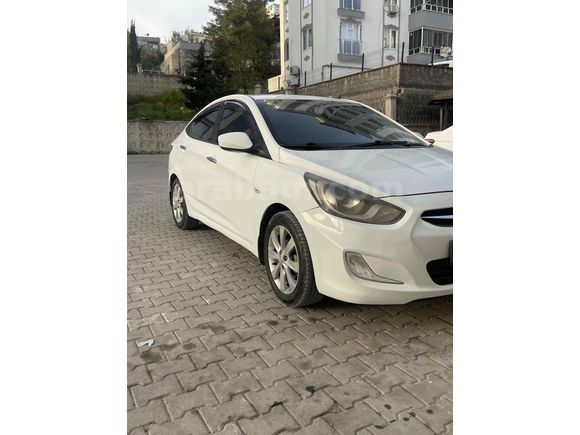 Sahibinden Hyundai Accent Blue 1.4 CVVT Mode Plus 2013 Model 