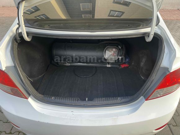 Sahibinden Hyundai Accent Blue 1.4 CVVT Mode Plus 2013 Model 