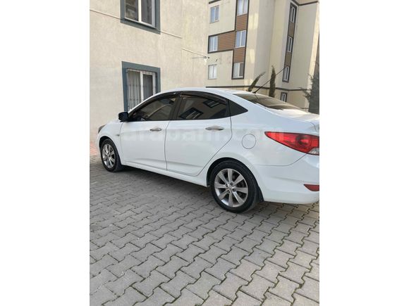 Sahibinden Hyundai Accent Blue 1.4 CVVT Mode Plus 2013 Model 
