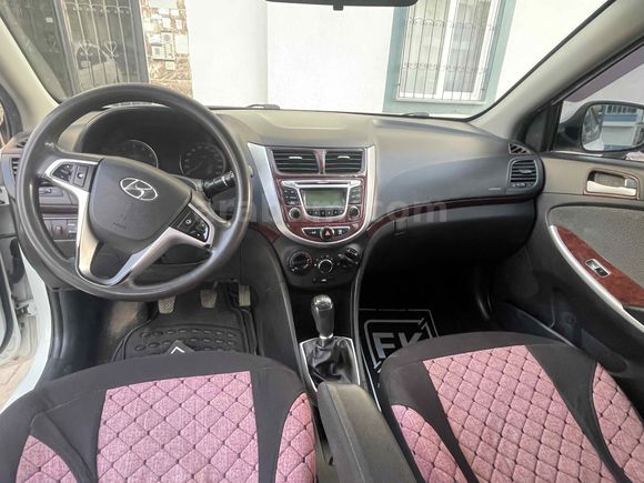 Sahibinden Hyundai Accent Blue 1.4 CVVT Mode Plus 2013 Model 