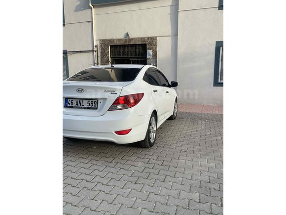Sahibinden Hyundai Accent Blue 1.4 CVVT Mode Plus 2013 Model 