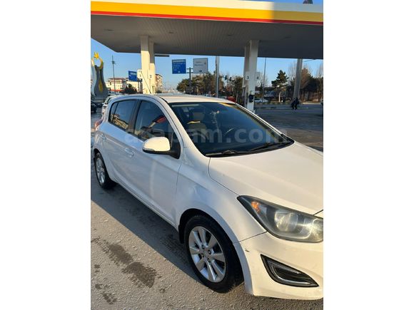 Sahibinden Hyundai i20 1.2 D-CVVT Sense 2012 Model  142.000 km Beyaz