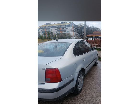 Sahibinden Volkswagen Passat 1.8  2000 Model  160000 km Gri