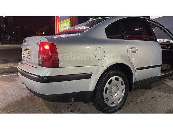 Sahibinden Volkswagen Passat 1.8  2000 Model  160000 km Gri
