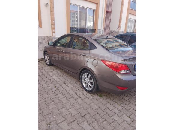 Sahibinden Hyundai Accent Blue 1.4 CVVT Mode Plus 2012 Model