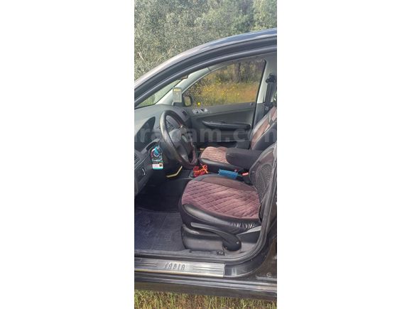 Sahibinden Skoda Fabia 1.2 Classic 2005 Model  280.000 km Siyah
