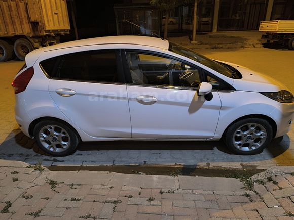 Sahibinden Ford Fiesta 1.4 Titanium 2012 Model Muş 157.000 km Beyaz