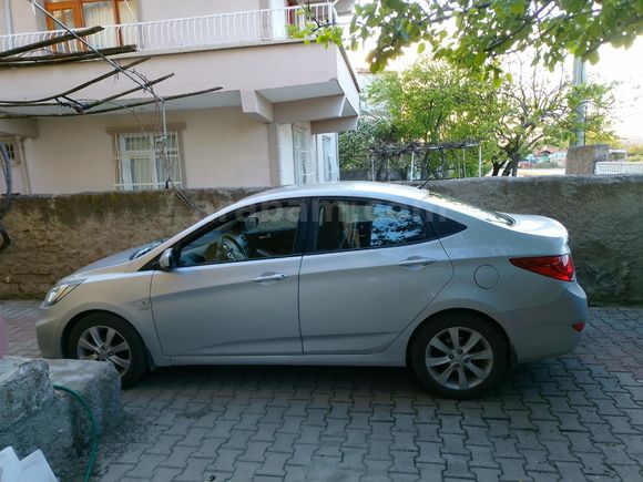 Sahibinden Hyundai Accent Blue 1.6 CRDI Mode Plus 2012 Model