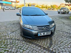 Sahibinden Honda City 1.4 ES 2010 Model acill kaput tavan orjinal temiz ve hijyen motoru temiz az yakar benzini kokluyo