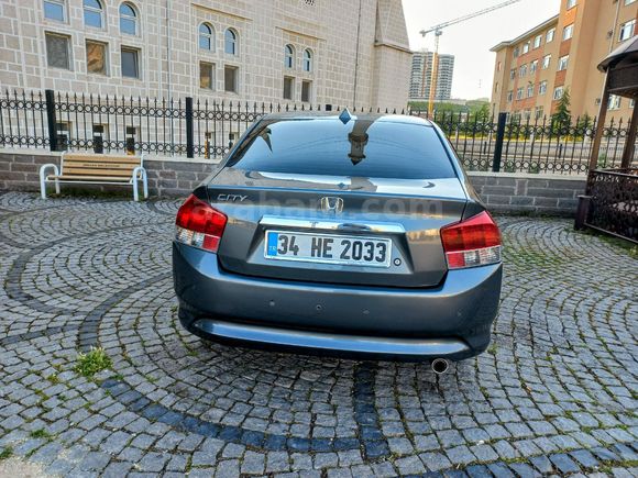 acil Sahibinden Honda City 1.4 ES 2010 Model acill kaput tavan orjinal temiz ve hijyen motoru temiz az yakar benzini kokluyo