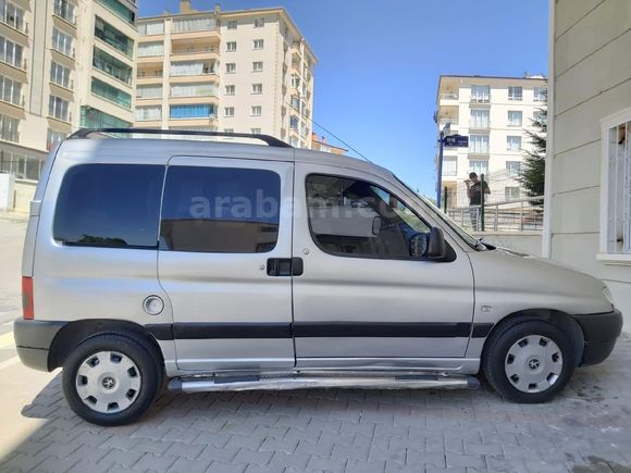 Peugeot Partner 1.9 D düşük km li 2001 Model