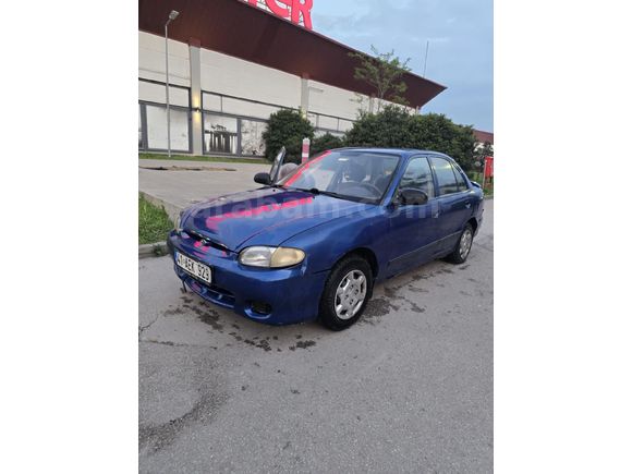 Sahibinden Hyundai Accent 1.3 LS 2000 Model  400.000 km Lacivert