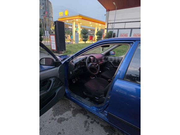 Sahibinden Hyundai Accent 1.3 LS 2000 Model  400.000 km Lacivert
