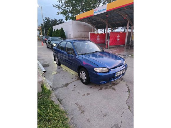 Sahibinden Hyundai Accent 1.3 LS 2000 Model  400.000 km Lacivert