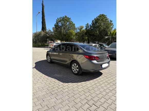 Memurdan temiz Opel Astra