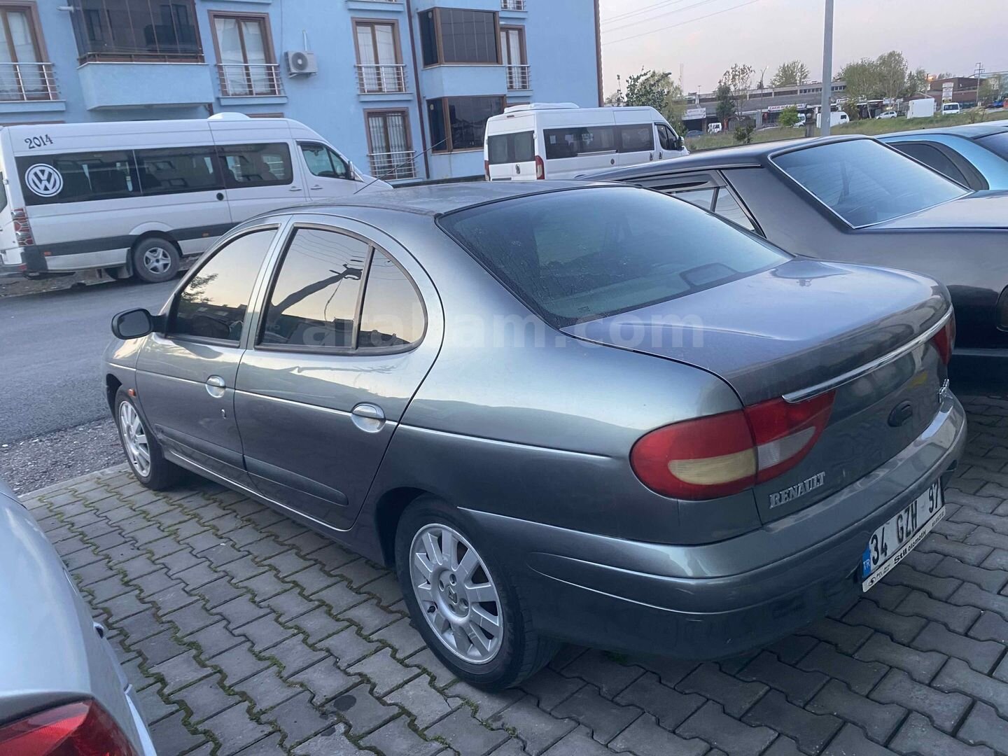Galeriden Renault Megane 1.6 RTE 2002 Model Sakarya 385.000 km Gri 6