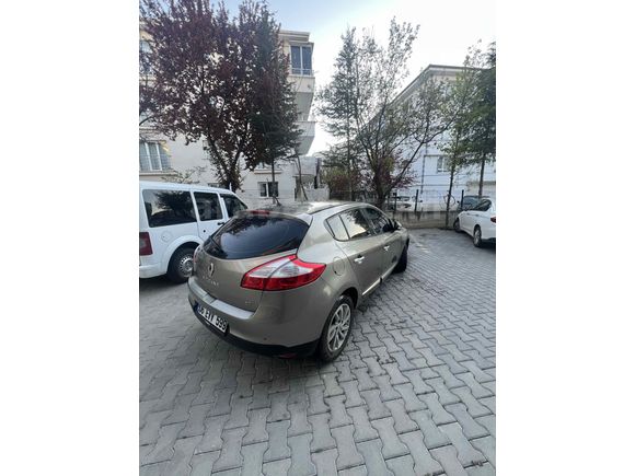 Sahibinden Renault Megane 1.5 dCi Icon 2012 Model 100.220 km Bej