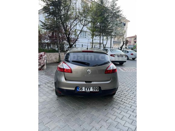 Sahibinden Renault Megane 1.5 dCi Icon 2012 Model 100.220 km Bej