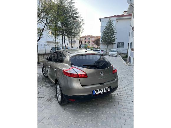 Sahibinden Renault Megane 1.5 dCi Icon 2012 Model 100.220 km Bej