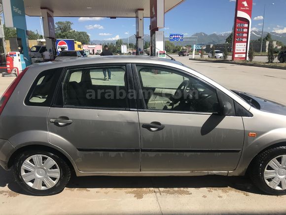 Sahibinden Ford Fiesta 1.4 Comfort 2004 Model  265.000 km Gri