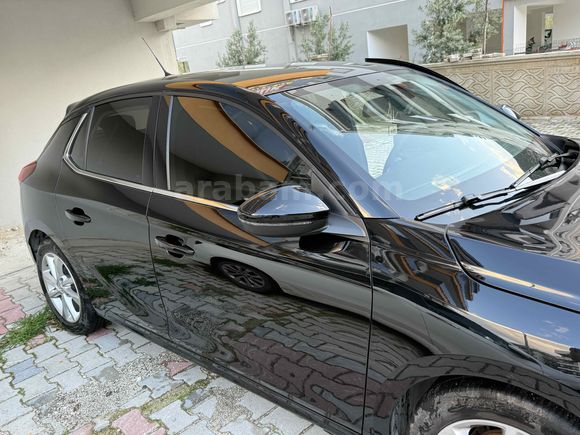 Sahibinden Opel Corsa 1.2 Elegance 2023 Model  boyasiz  degisensiz 