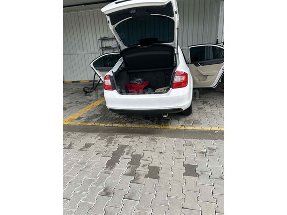 Sahibinden Skoda Rapid 1.4 TSI Elegance 2013 Model İzmir