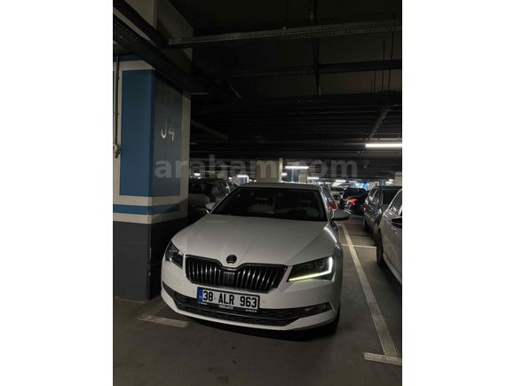 Sahibinden Skoda SuperB 1.6 TDI Prestige 2015 Model  185.000 km Beyaz