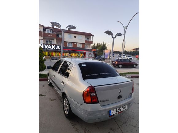 Sahibinden Renault Clio 1.4 RN 2000 Model  227.000 km Gri (Gümüş)