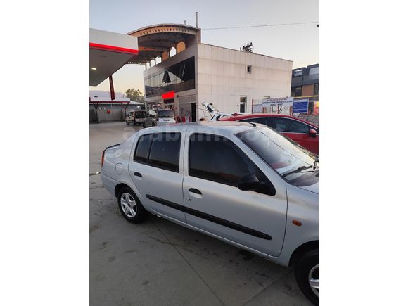 Sahibinden Renault Clio 1.4 RN 2000 Model  227.000 km Gri (Gümüş)