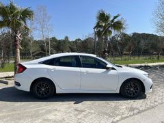 İçi dışı bir Honda Civic 1.6i DTEC Elegance 2019 Model 