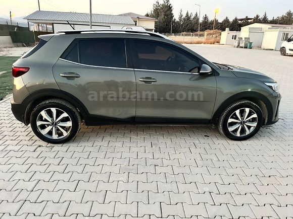 Sahibinden Kia Stonic 1.4 MPI Elegance 2022 Model  20.000 km