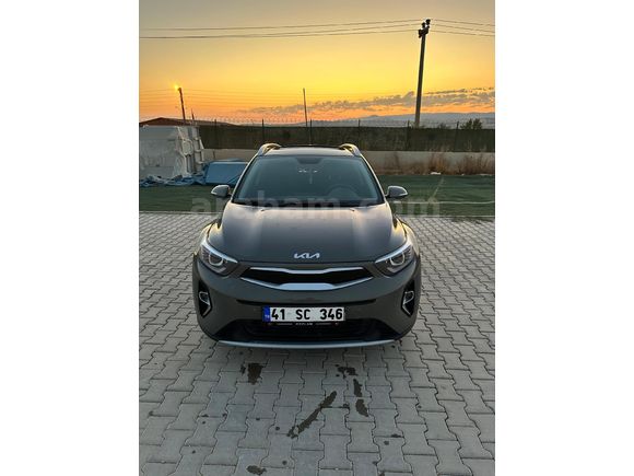 Sahibinden Kia Stonic 1.4 MPI Elegance 2022 Model  20.000 km