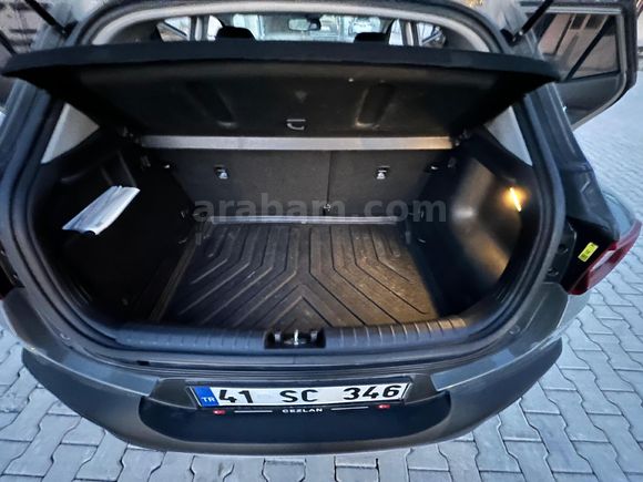 Sahibinden Kia Stonic 1.4 MPI Elegance 2022 Model  20.000 km