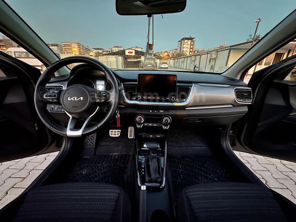 Sahibinden Kia Stonic 1.4 MPI Elegance 2022 Model  20.000 km
