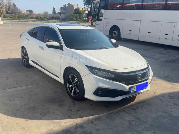 Sahibinden Honda Civic 1.6i VTEC Executive 2018 Model  160.000 km Beyaz