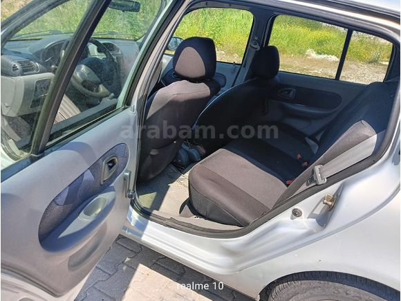 Galeriden Renault Clio 1.4 RTA 2001 Model İzmir
